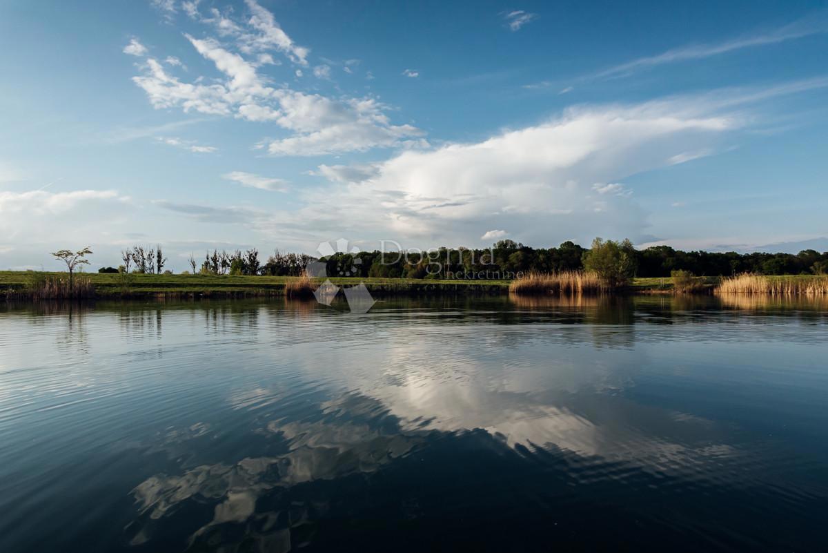 Участок DONJI MIHOLJAC, 2.300.000 €