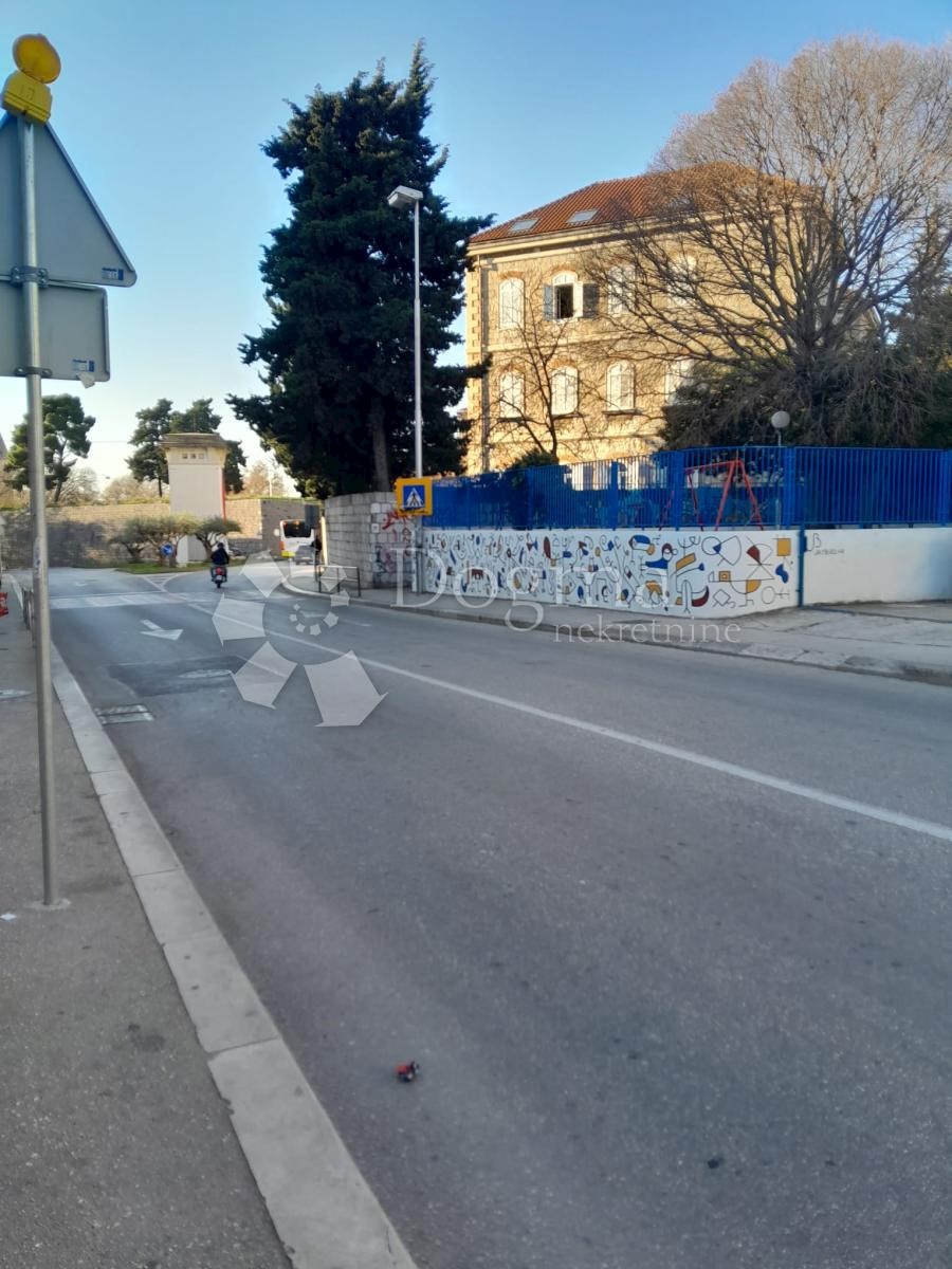 MANUŠ
