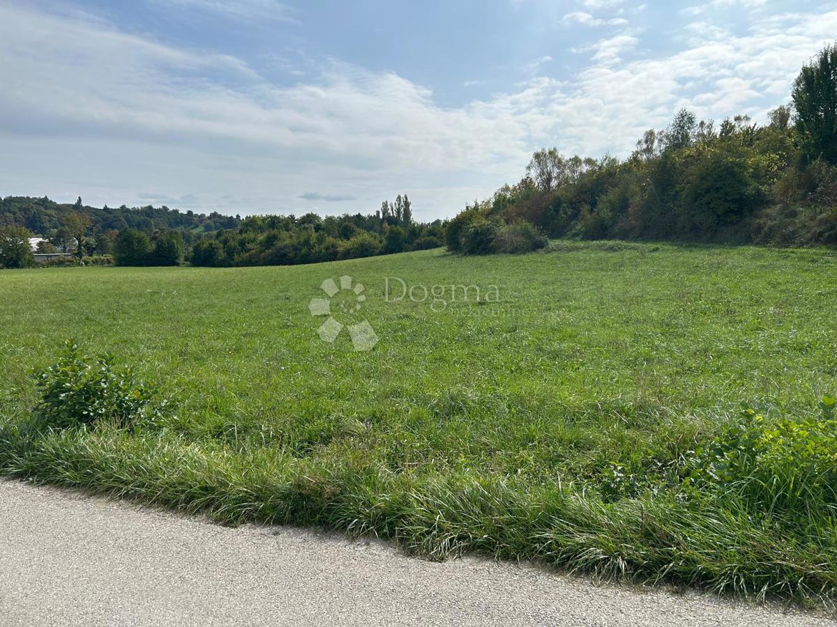 Terreno JASTREBARSKO, 53.000 €