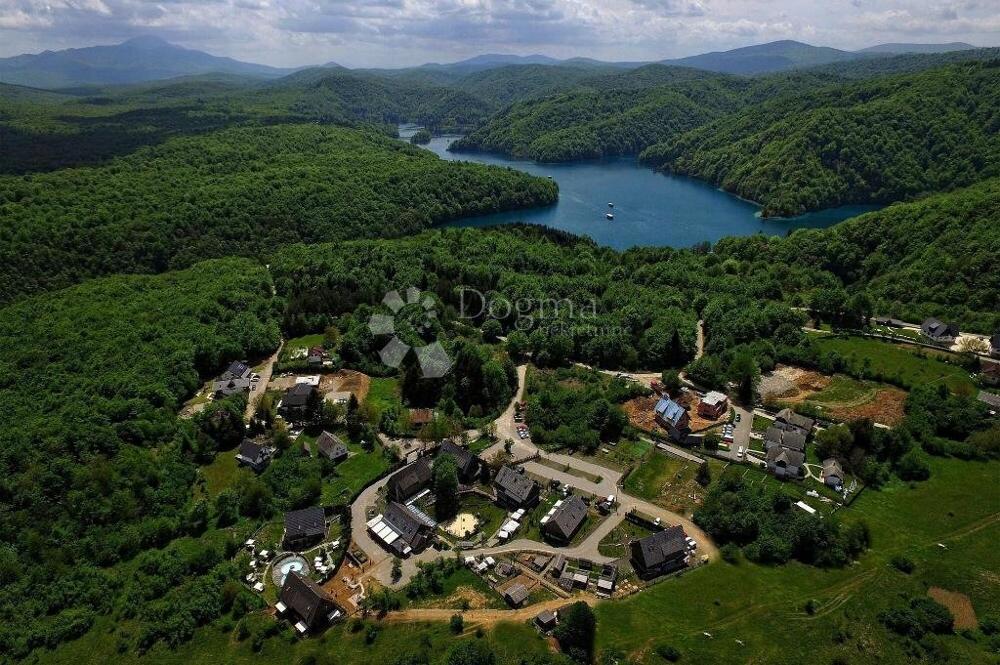 Участок PLITVIČKA JEZERA, 650.000 €
