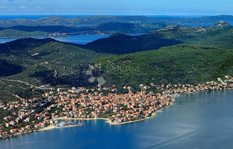 Terreno UGLJAN, 31.500 €