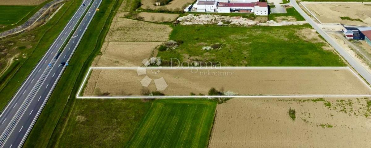 Terreno KRIŽEVCI, 237.000 €