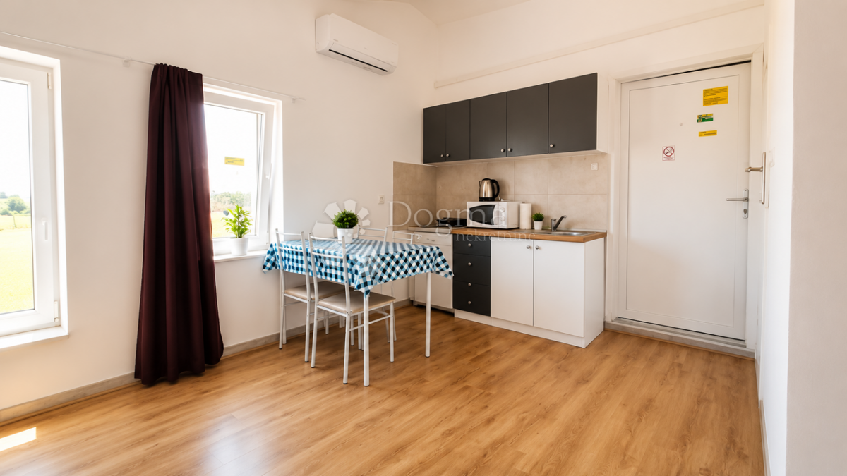 Trosoban stan u centru Pule - 3 studio apartmana