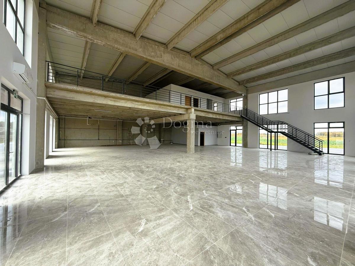 Locale commerciale KOPRIVNIČKI IVANEC, 6.500.000 €
