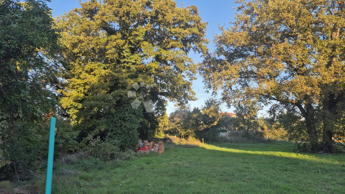 Участок MARČANA, 157.440 €