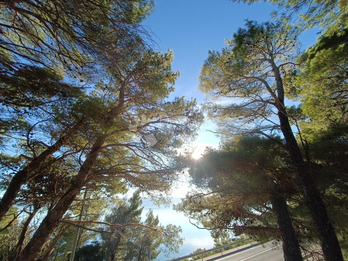 Участок OMIŠ, 180.000 €