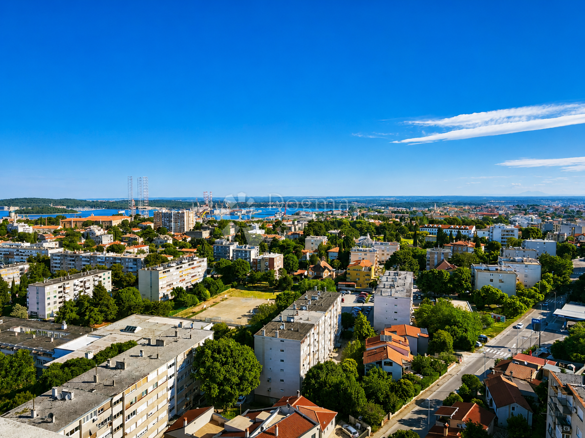 Dvosoban stan sa pogledom na more i dvije terase - Veruda