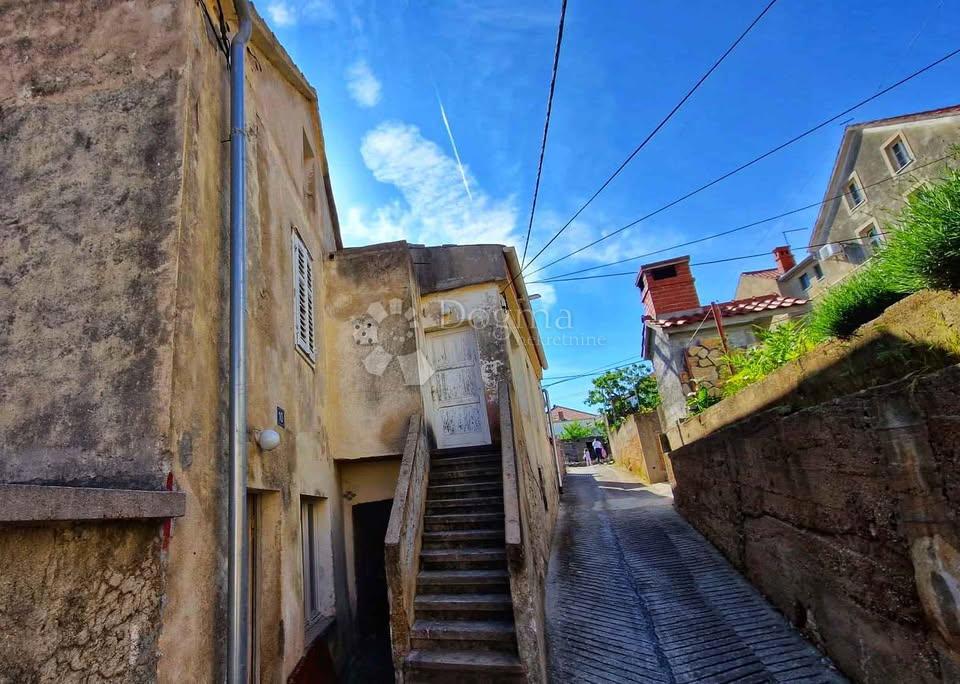 Casa UGLJAN, 250.000 €