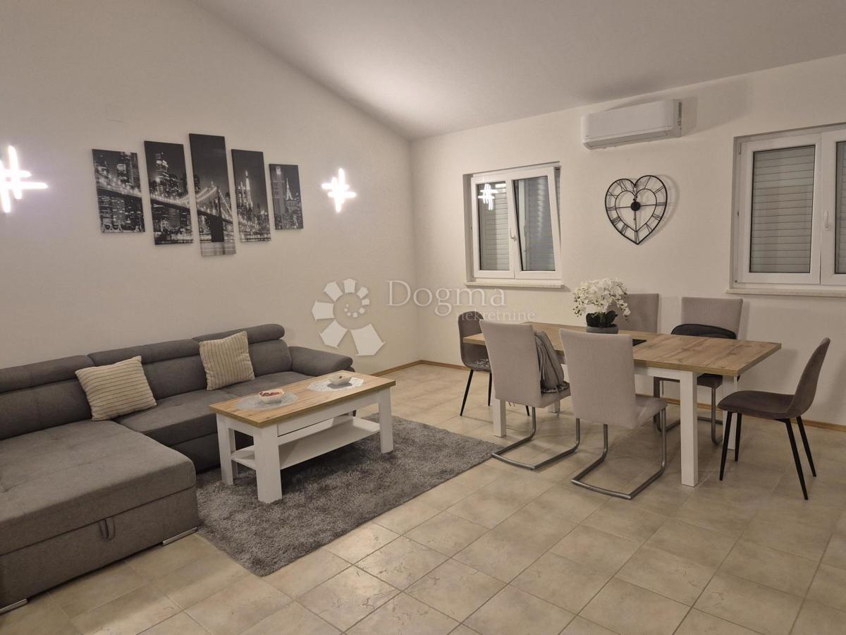 Appartamento ROGOZNICA, 295.688 €