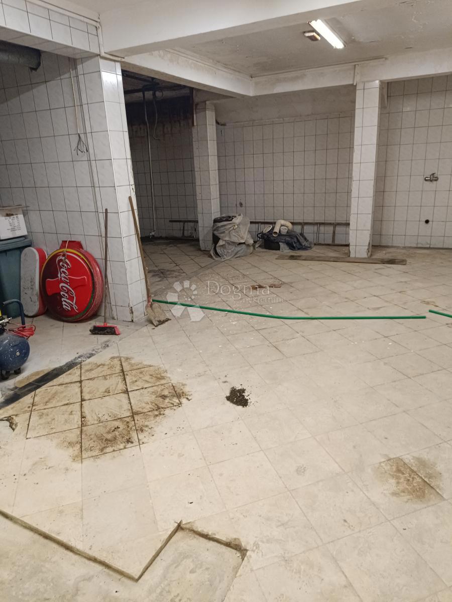 Locale commerciale DUGO SELO, 1.100 €