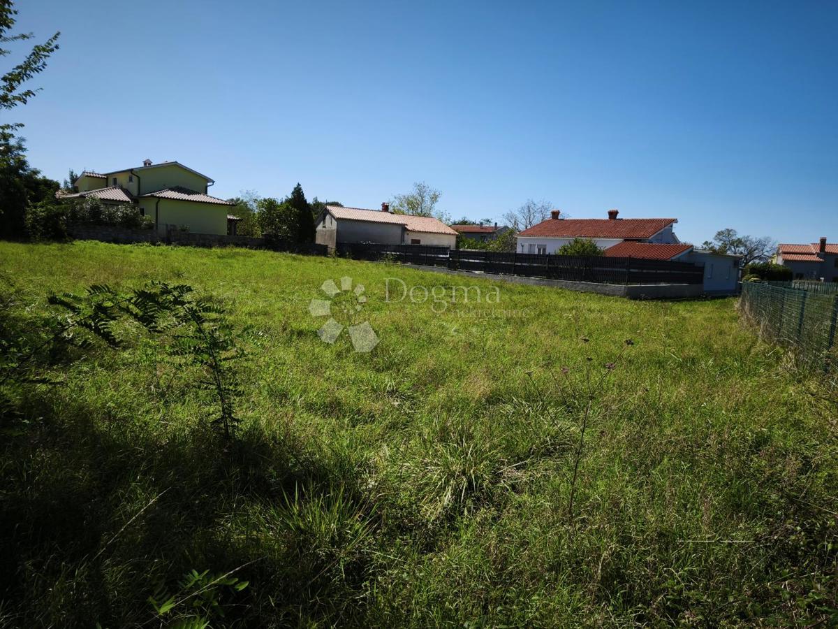 Участок LABIN, 75.500 €