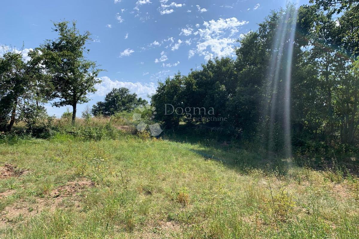 Участок KANFANAR, 140.000 €