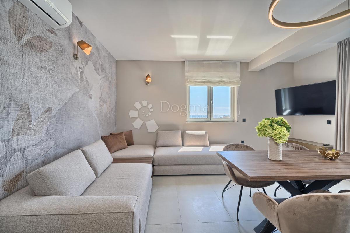 Appartamento PRIMOŠTEN, 380.000 €