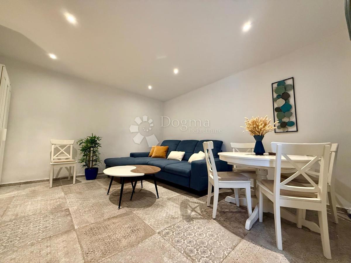 Rustikalni studio apartman koji osvaja na prvi pogled – spoj topline, elegancije i mediteranskog šarma