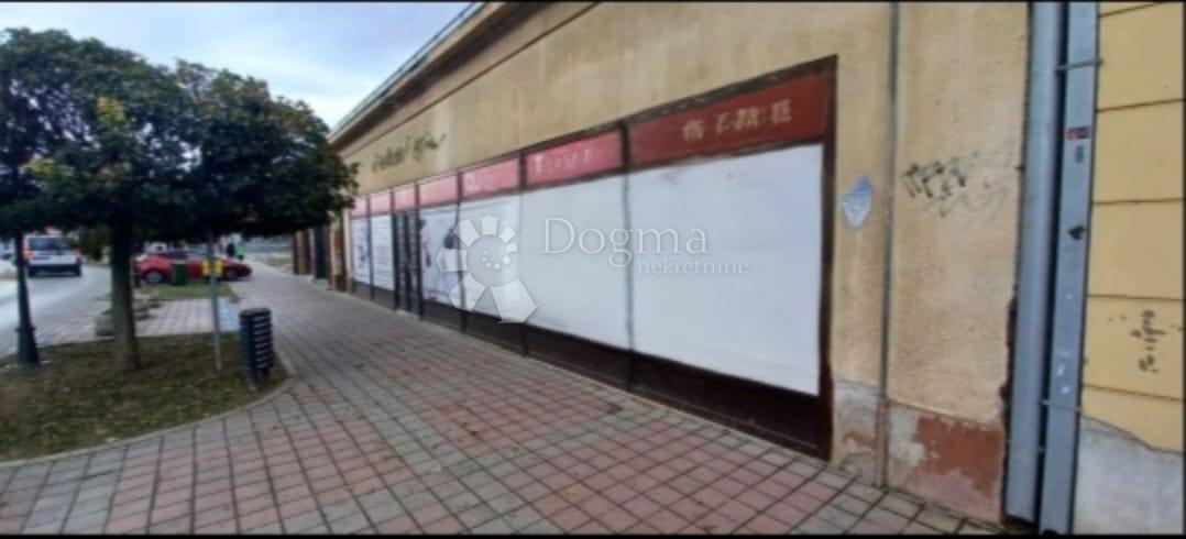 Locale commerciale ĐAKOVO, 1.500 €