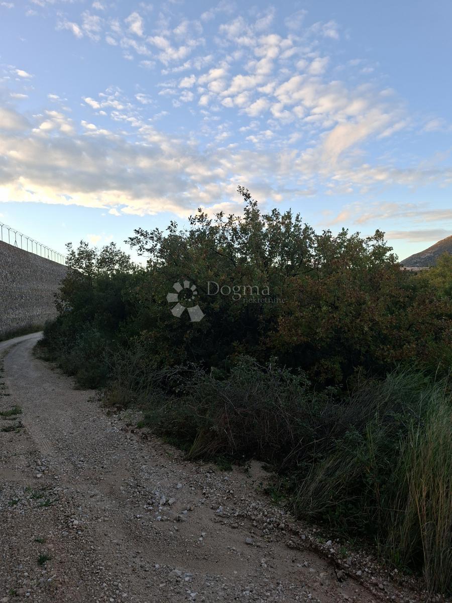 Участок KONAVLE, 55.000 €