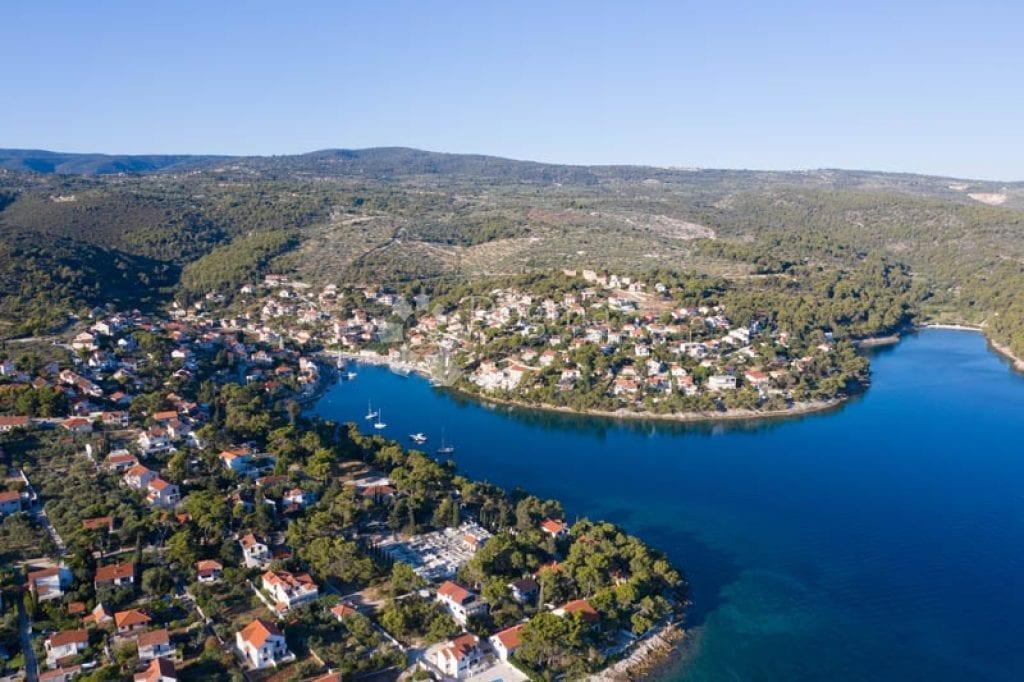 Terreno SUPETAR, 155.000 €