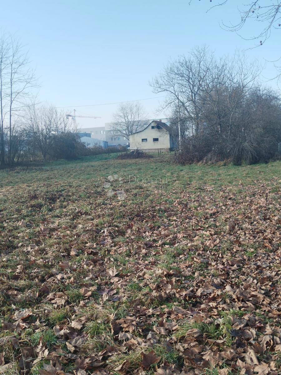 Участок KARLOVAC, 230.000 €