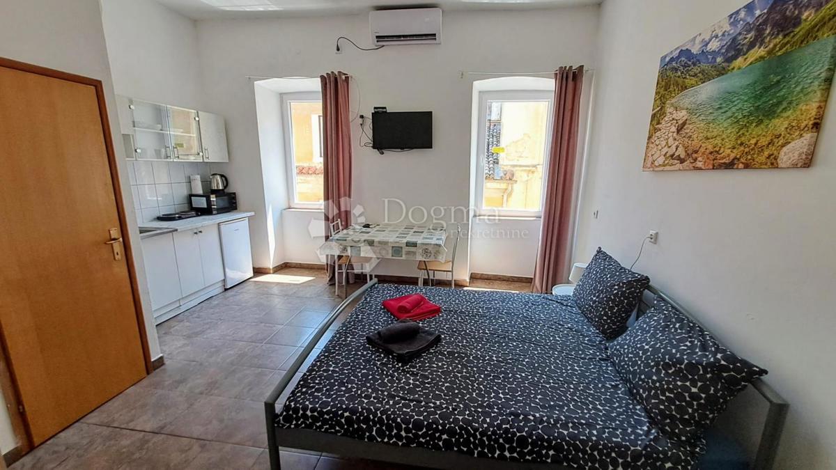 Četverosoban stan u centru Pule - 4 studio apartmana
