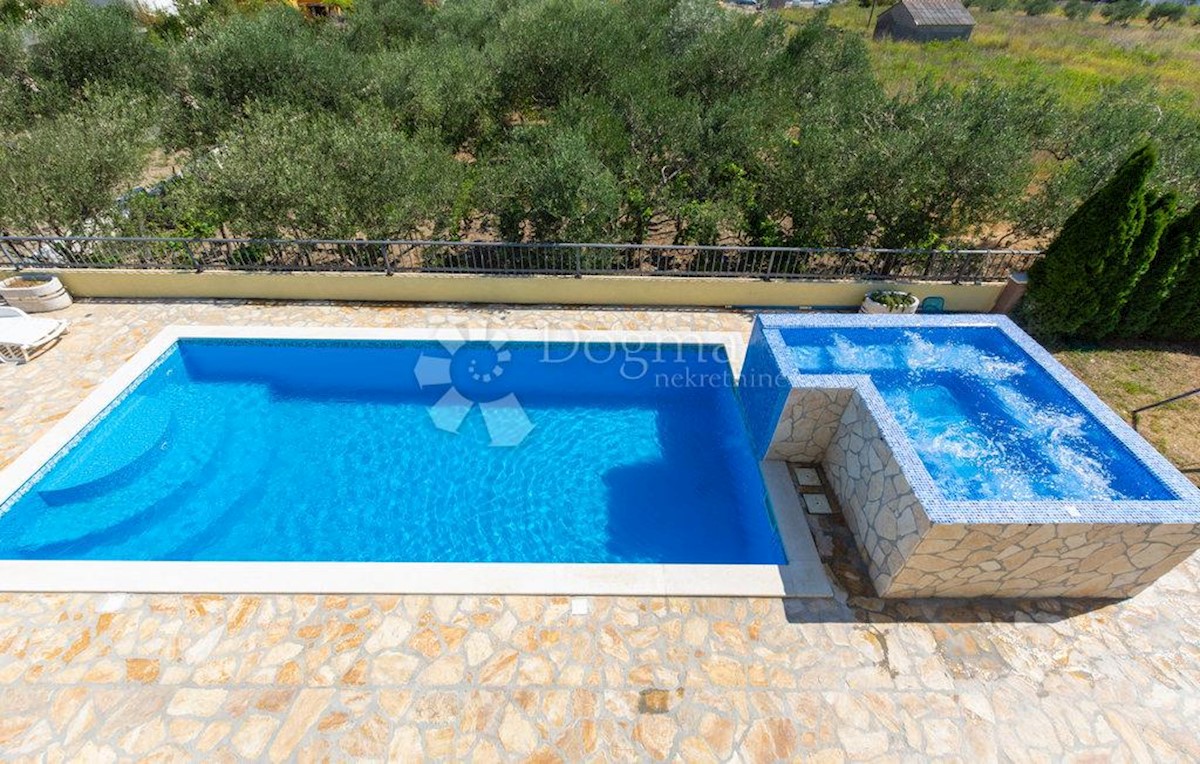 KAŠTEL STARI