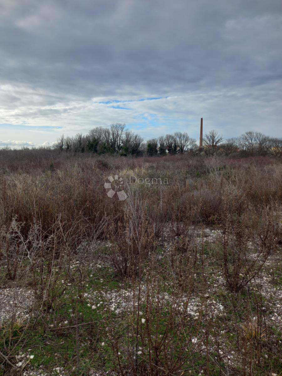 Участок NIN, 181.000 €