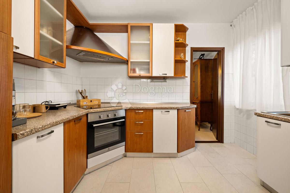 Flat Sv. Polikarp / Sisplac, Pula, 157m2