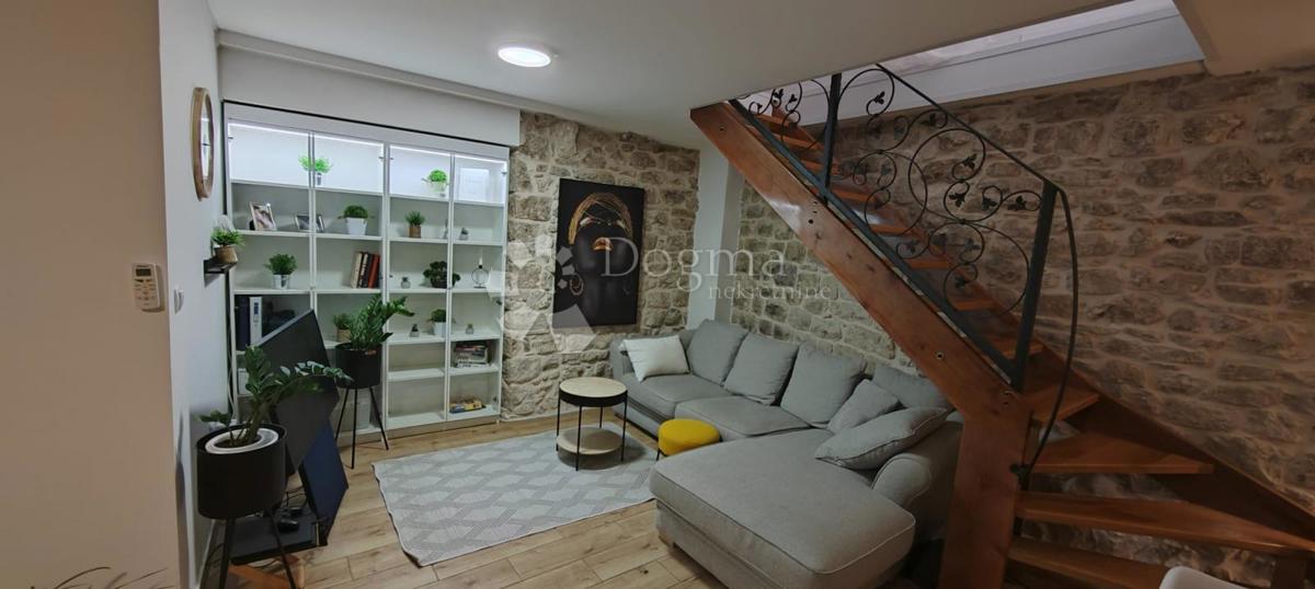 KAŠTEL STARI