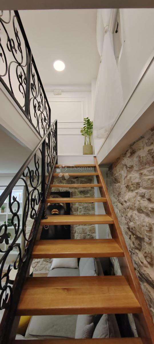 KAŠTEL STARI