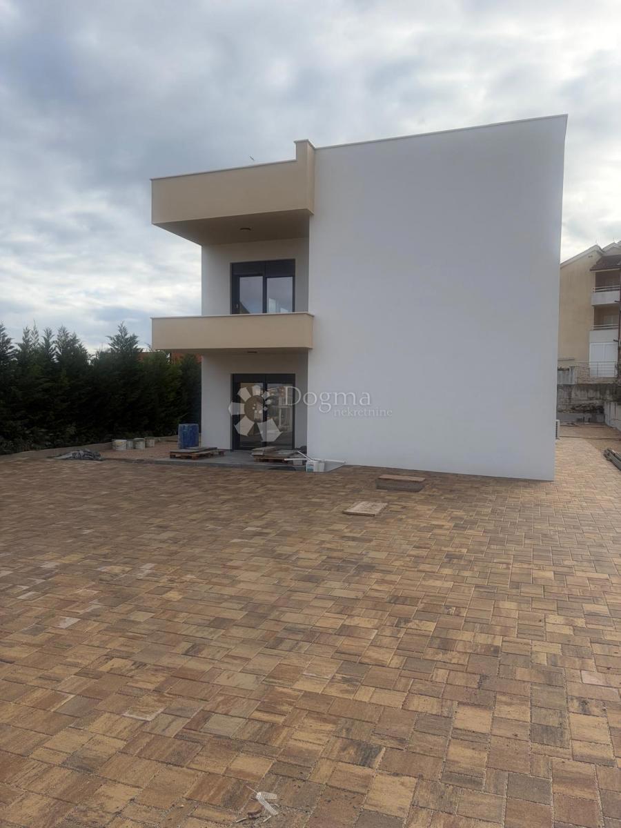 Vodice - novogradnja dvosoban stan sa krovnom terasom S4