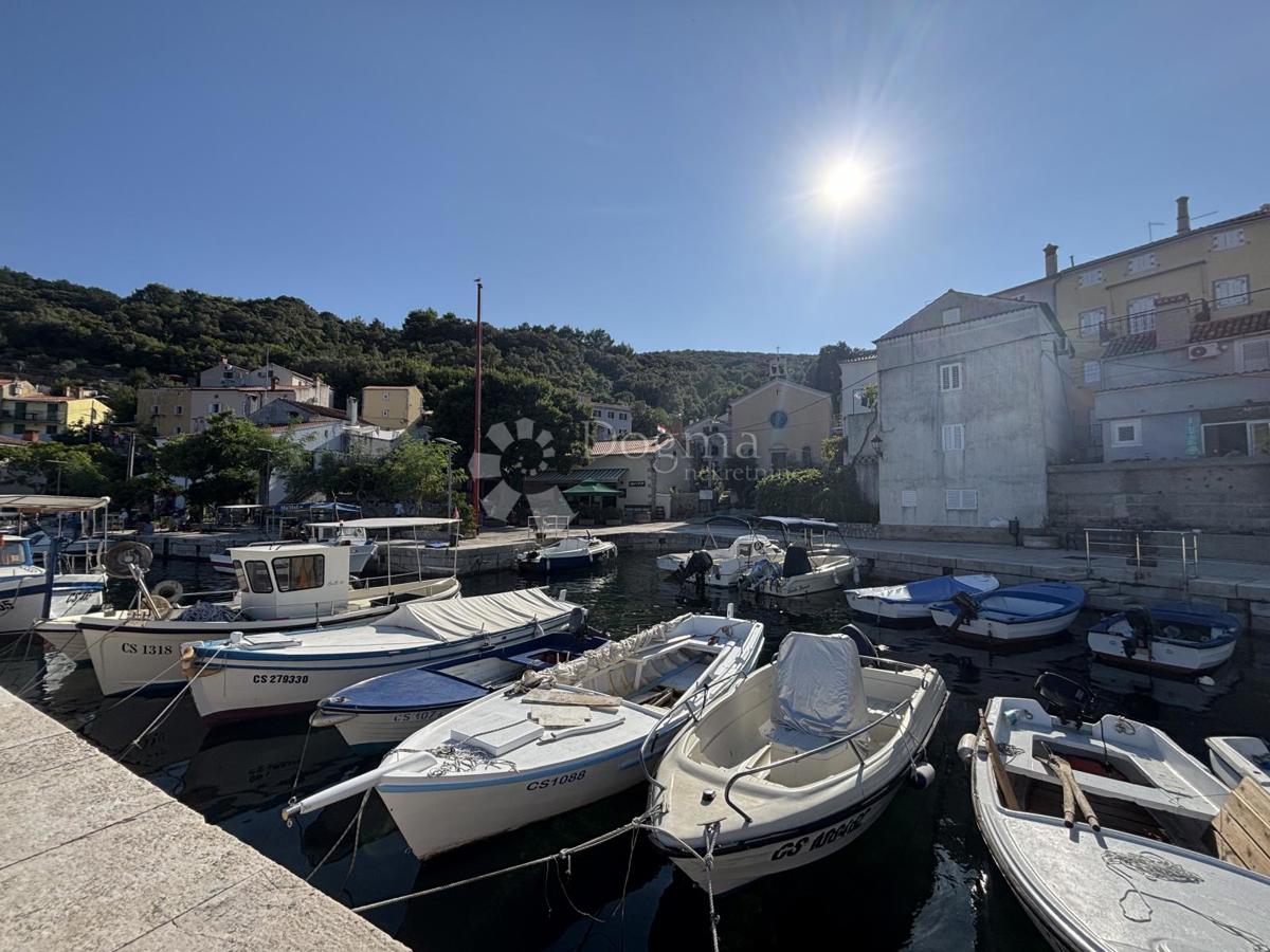 Дом CRES, 450.000 €