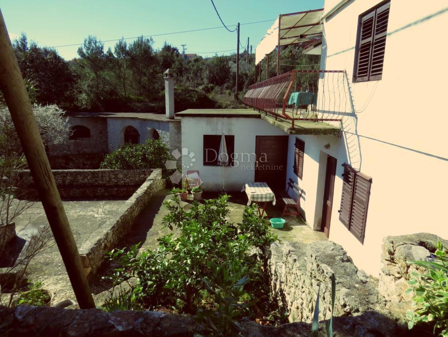 VELI IŽ
