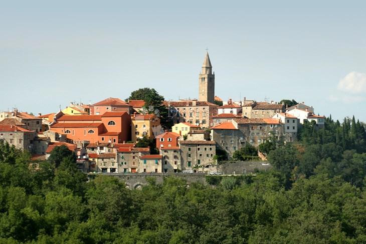 Участок LABIN, 72.000 €