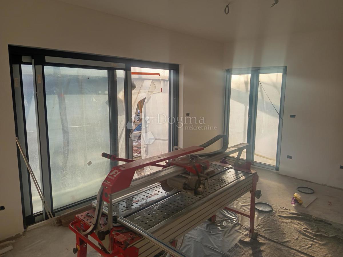 Prodaja stana u Puli, novogradnja, 60 m², 2SS+DB, prizemlje