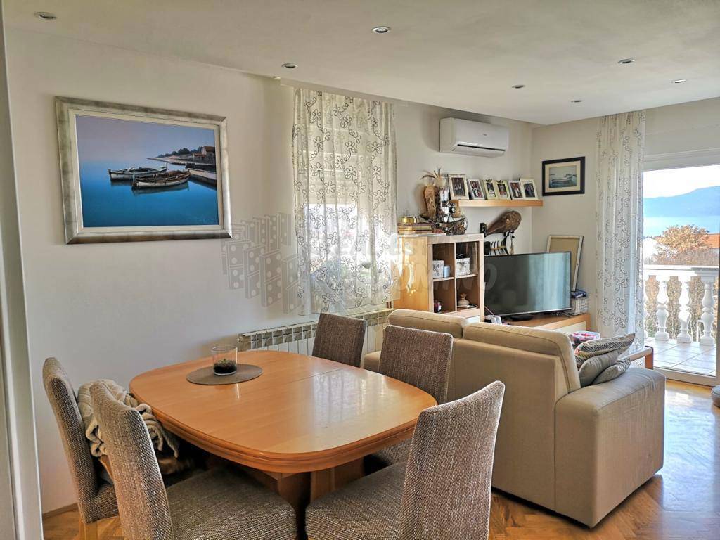 Dvoetažni apartma s pogledom na morje! Malinska! – 2