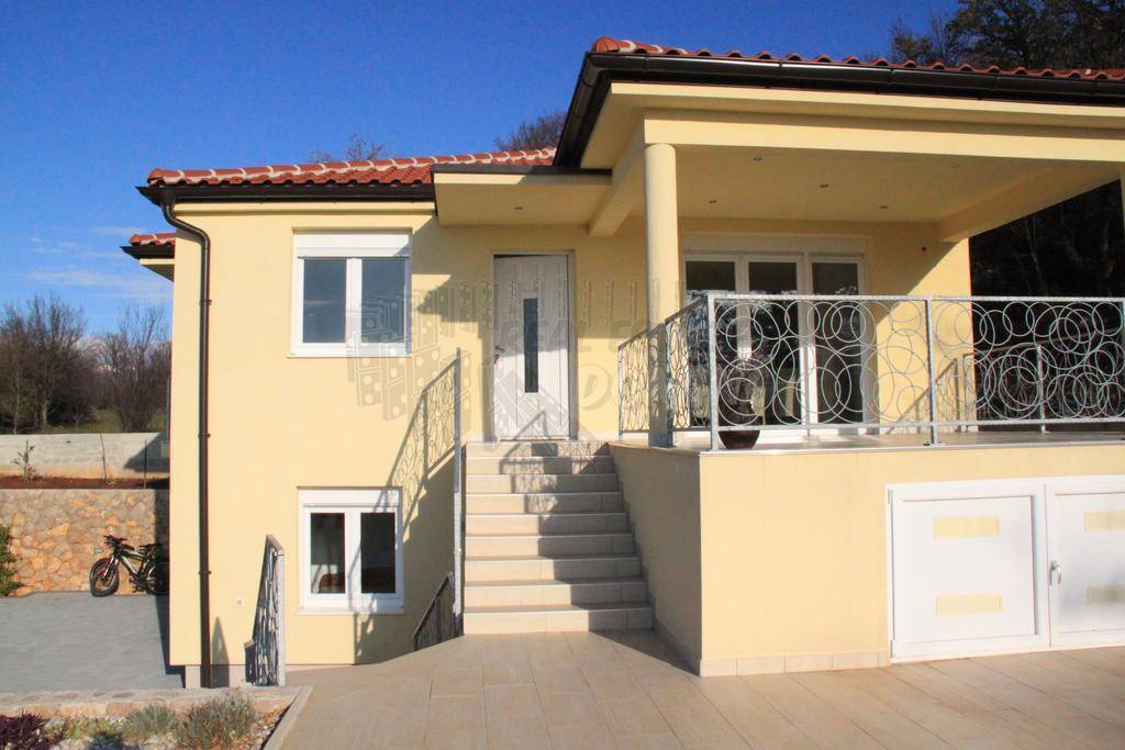 Prodaja nekretnina Omišalj! Lijepa kuća sa bazenom i pogledom na more! – 2