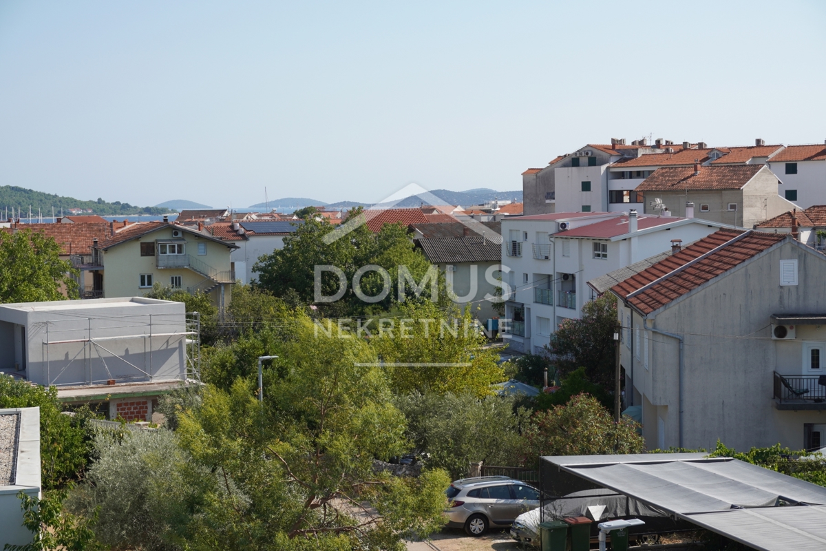 Vodice, 400 m od centra, jednosoban stan 42 m²