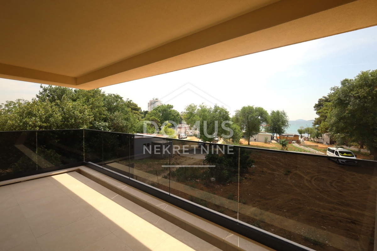 Vodice, trosoban apartman 101,78 samo 70m od mora