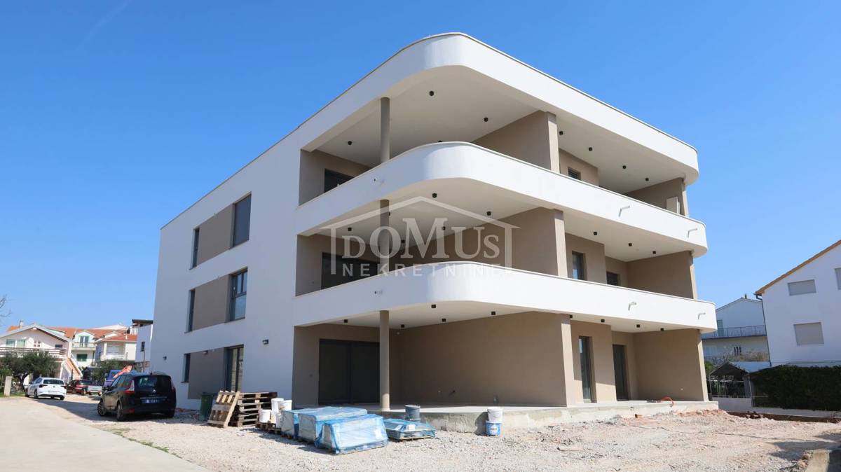 Vodice, novogradnja, 2-sobni apartman 97,55 m2 na 1. katu, s pogledom na more