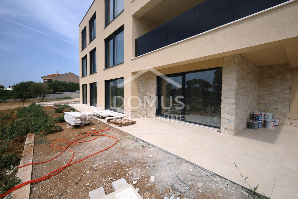 Vodice, trosoban apartman 123,41m2 samo 70m od mora