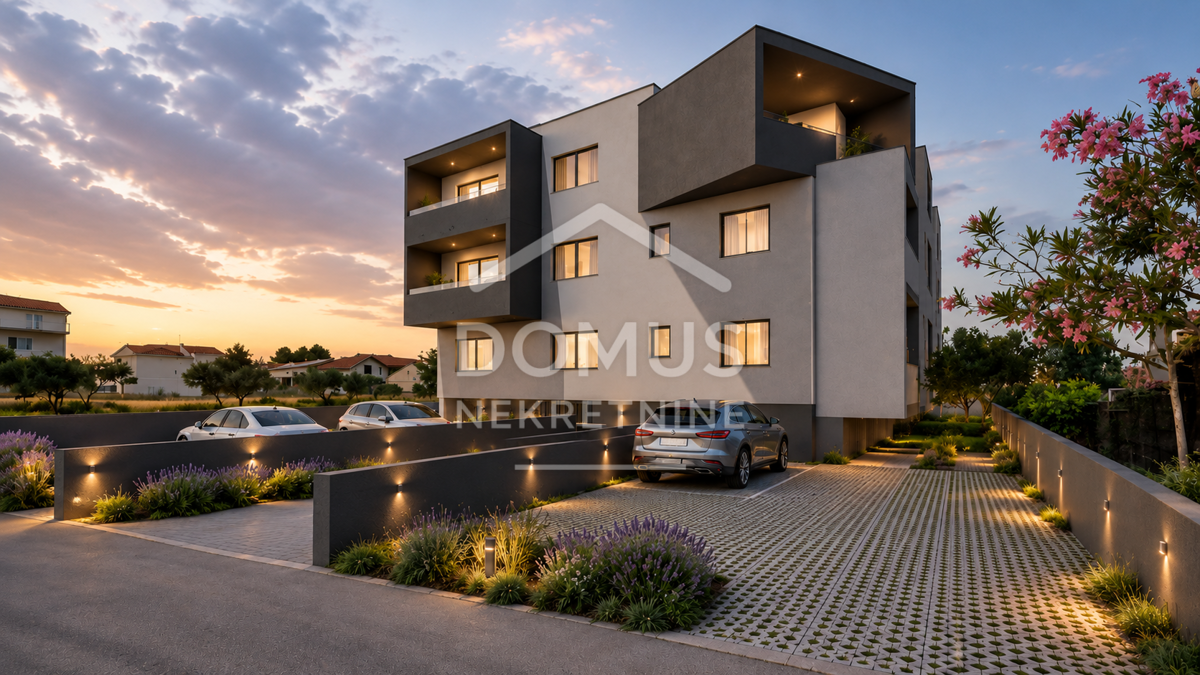 Vodice, novogradnja, jednosoban apartman površine 51 m² s vrtom