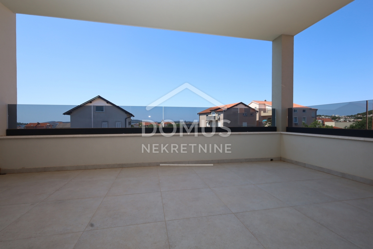 Vodice, Novogradnja, 2-sobni apartman od 78,49 m2