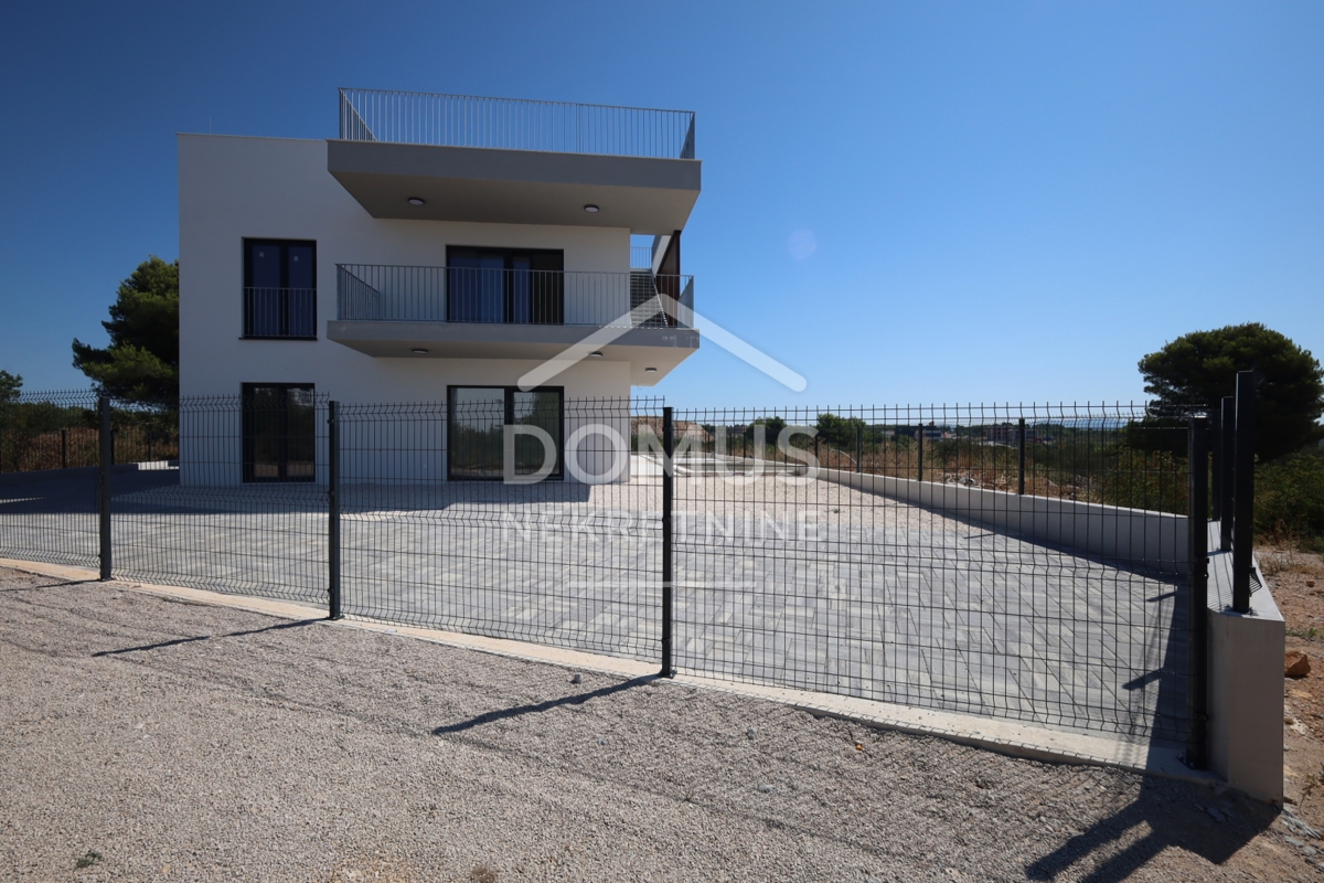 Vodice, novogradnja, 3-sobni apartman od 93,67 m² s bazenom