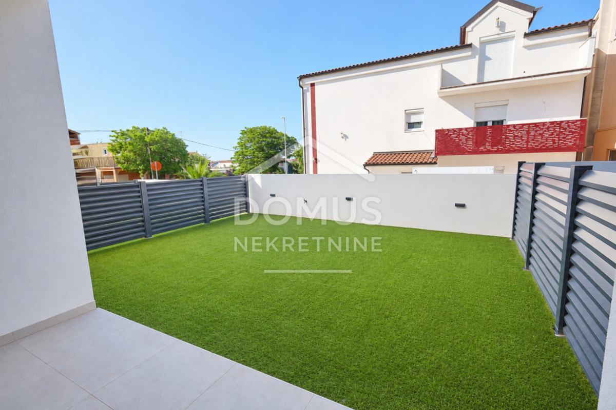 Vodice, novogradnja, dvoetažni stan od 98,56 m2, mirna lokacija