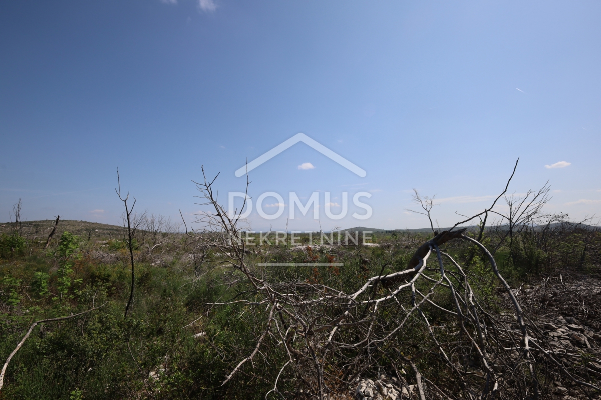 Участок ŠIBENIK, 30.609 €