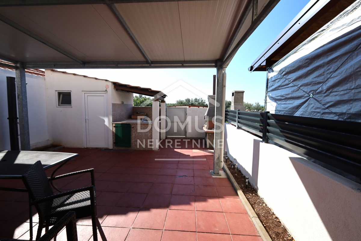 Vodice, apartman 51,63m2, 1-soban, namješten, dvorište, roštilj, ostava