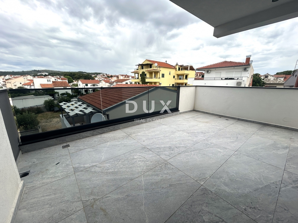 ŠIBENIK, VODICE - Penthouse with roof terrace, 120m from the beach, 2 garages