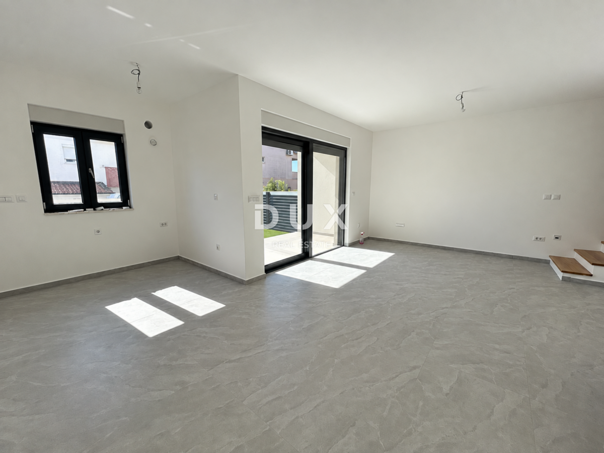 Vodice, trosobni dvoetažni stan s vrtom, 111,15 m² – 2