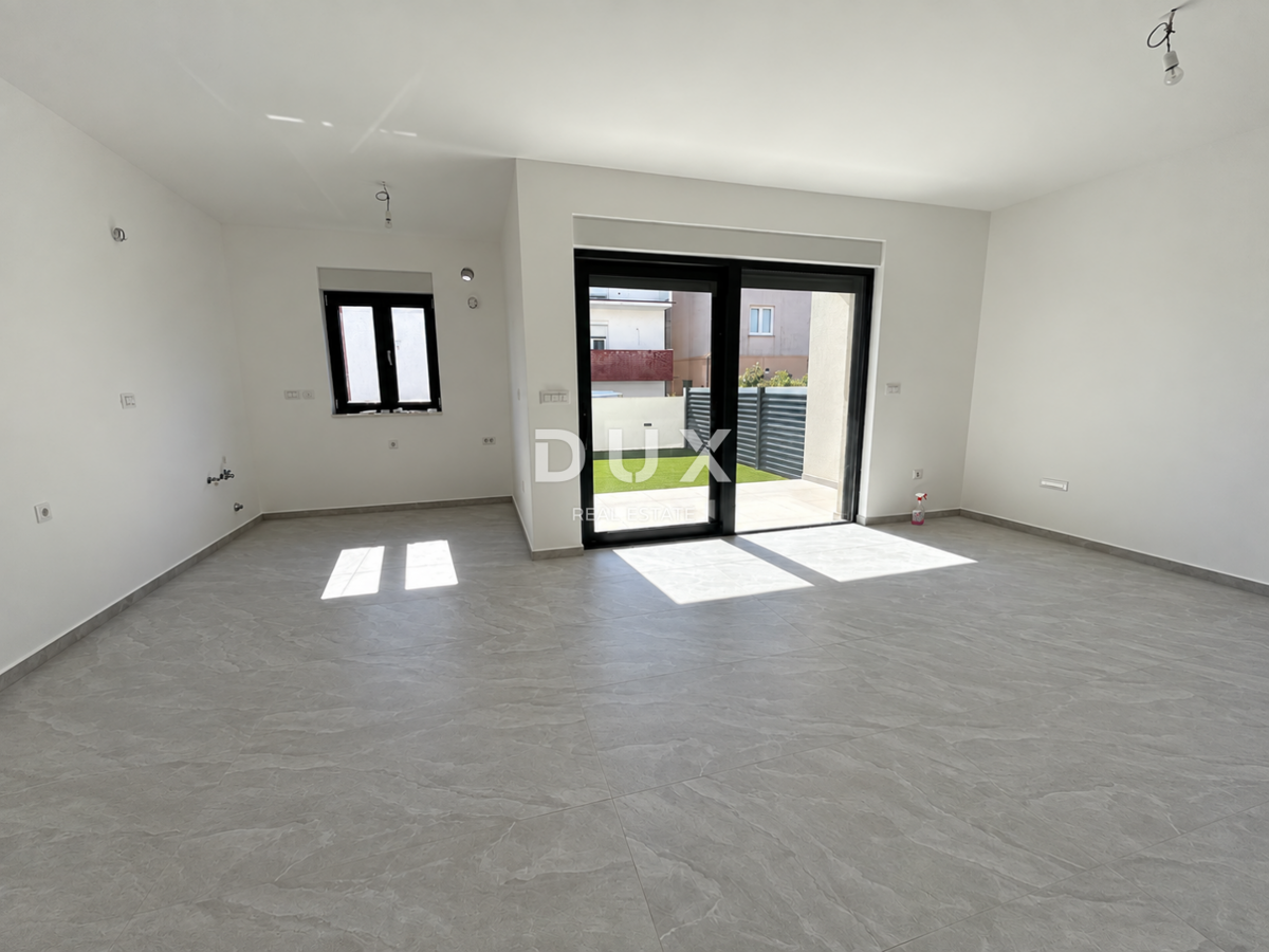 Vodice, trosobni dvoetažni stan s vrtom, 111,15 m² – 3