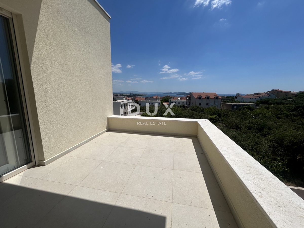 ŠIBENIK, VODICE – Zadnji kat, 3 spavaće sobe i panoramski pogled na more