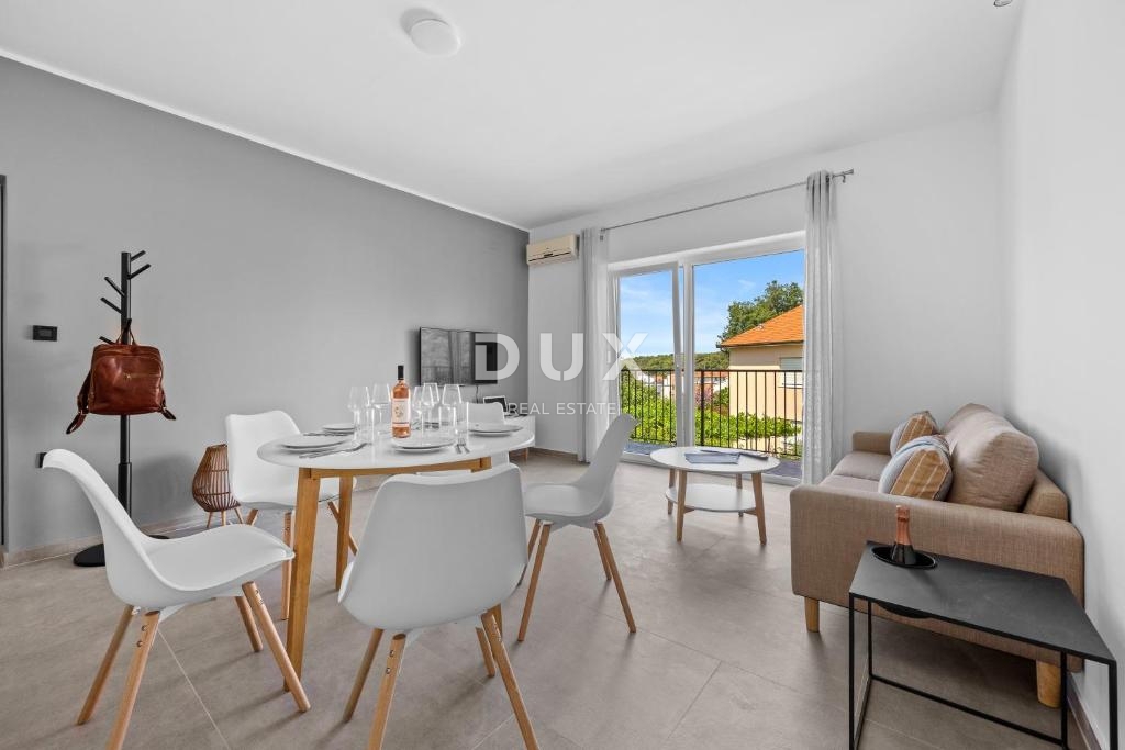 PULA, VALDEBEK - Completely renovated and modernly furnished apartment with 3 bedrooms, swimming pool, parking and storage room